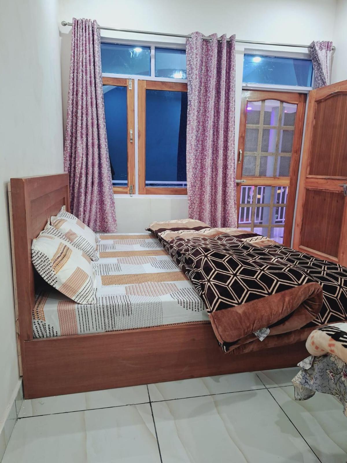 Chandarshila Hike Homestay Ukhimath ภายนอก รูปภาพ
