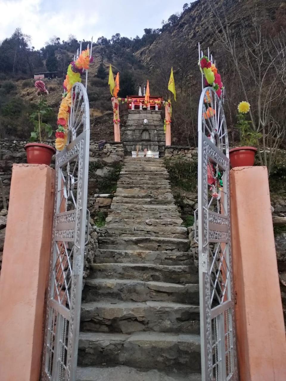 Chandarshila Hike Homestay Ukhimath ภายนอก รูปภาพ